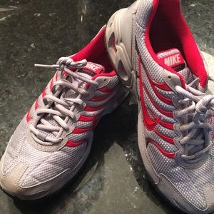 Young men’s Nike shoes size 8.5